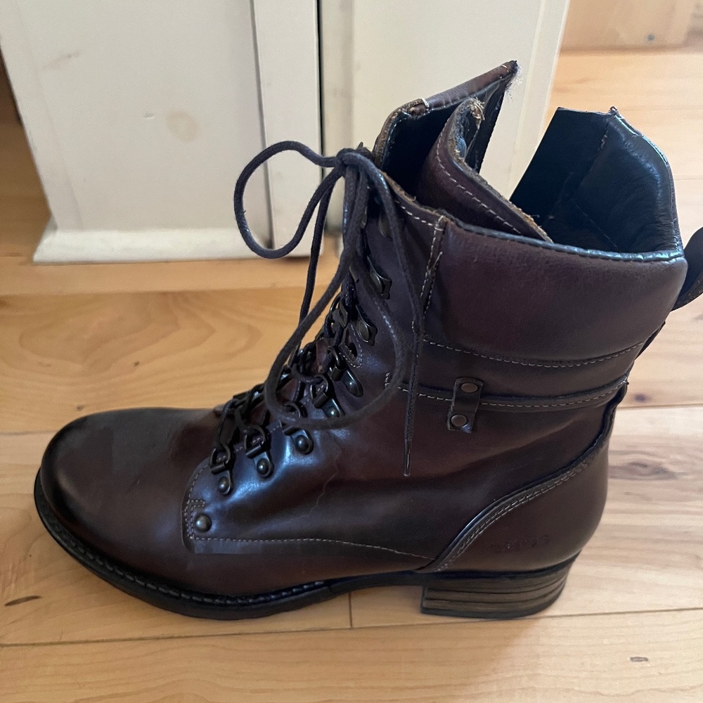 Taos leather boots